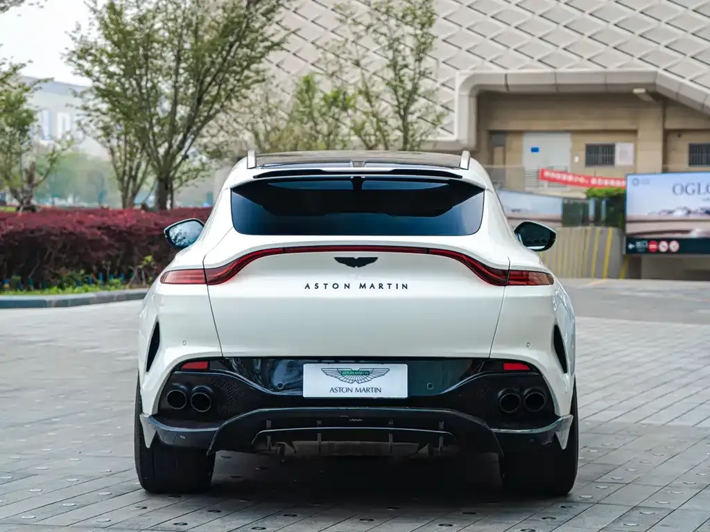 Aston Martin DBX — фото 6
