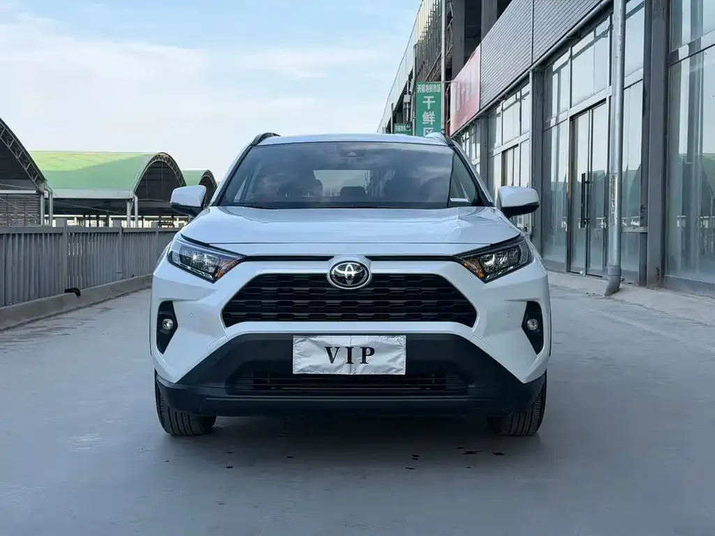 Toyota RAV4 — фото 2