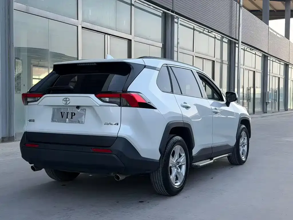 Toyota RAV4 — фото 6
