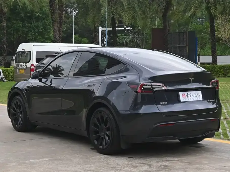 Tesla Model Y — фото 7