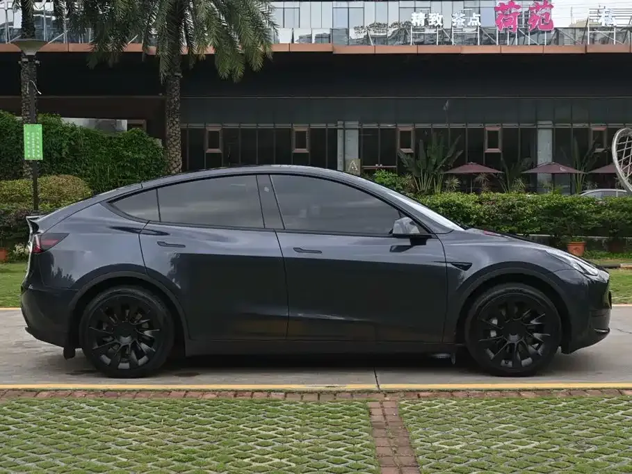 Tesla Model Y — фото 6