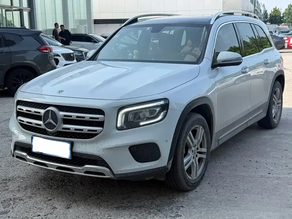 Mercedes-Benz GLB — фото 1