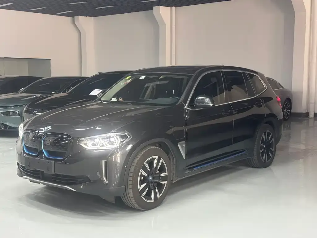 BMW iX3 — фото 1