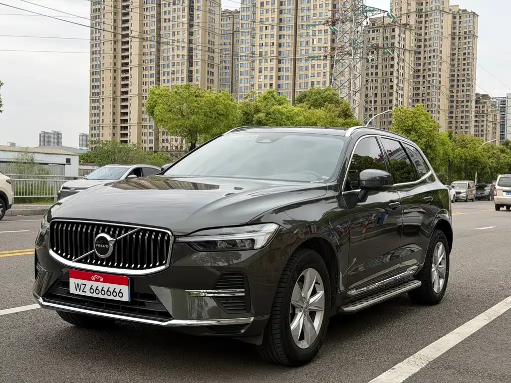 Volvo XC60 — фото 1