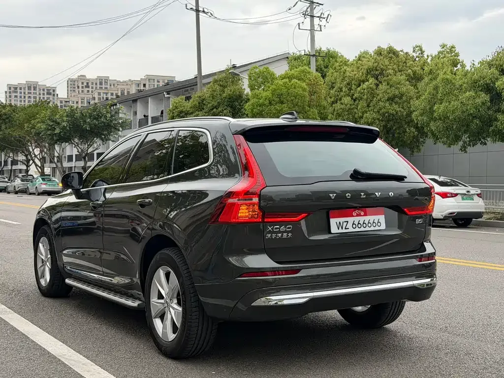 Volvo XC60 — фото 8