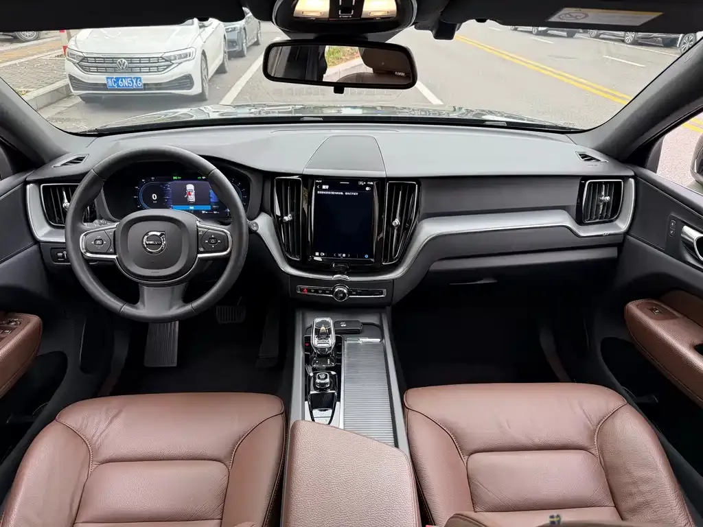 Volvo XC60 — фото 2