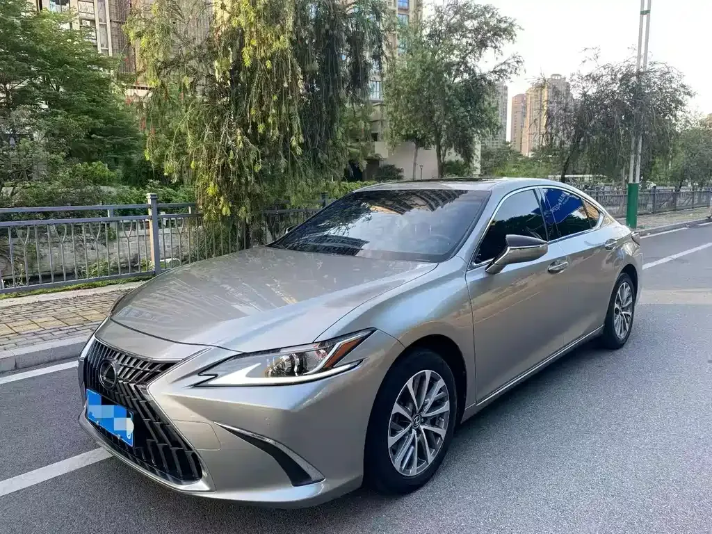 Lexus ES — фото 1