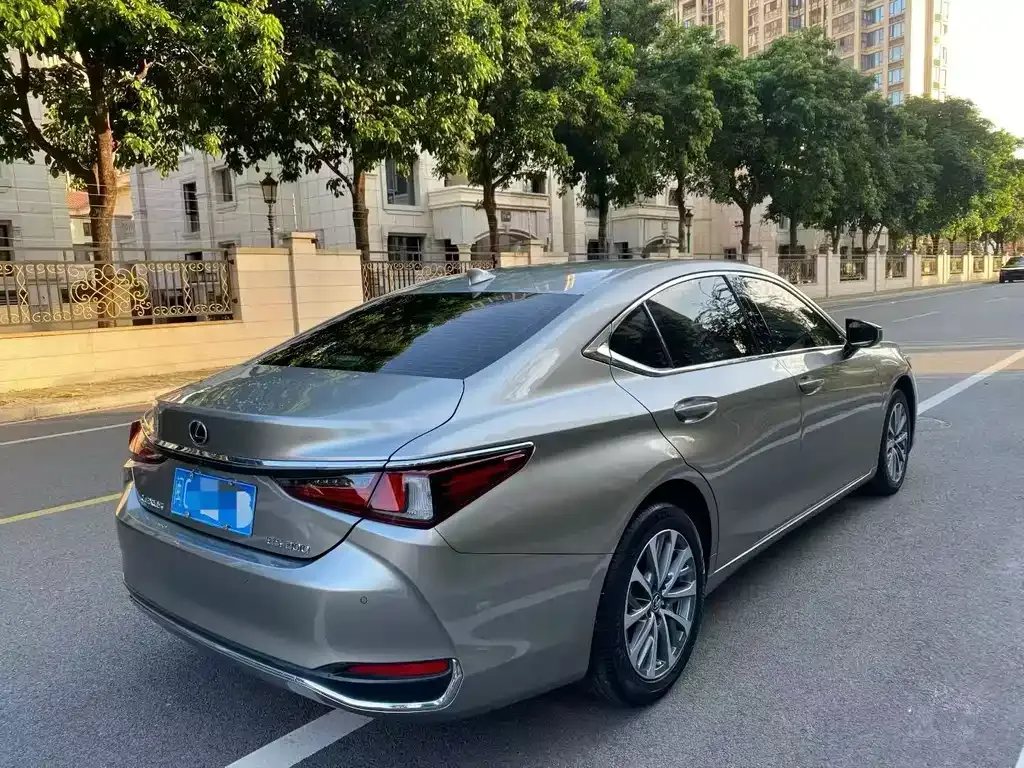 Lexus ES — фото 9