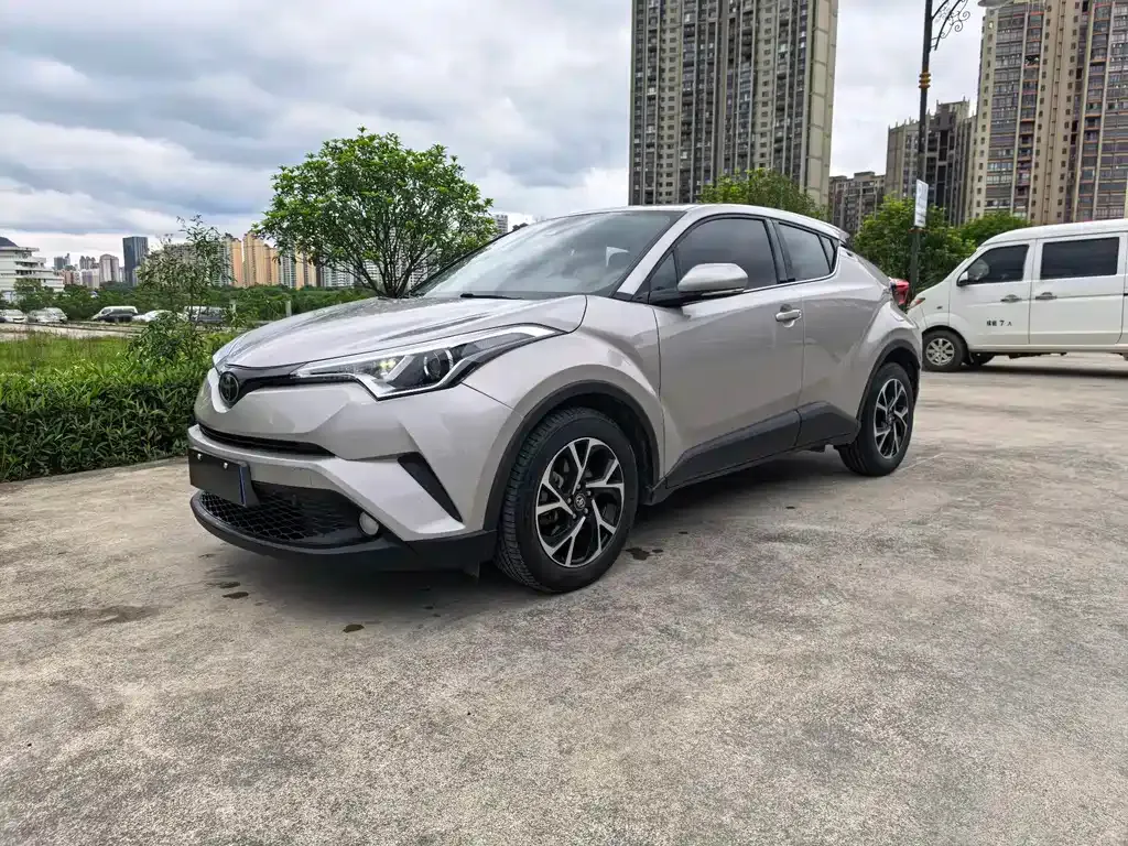 Toyota C-HR — фото 1