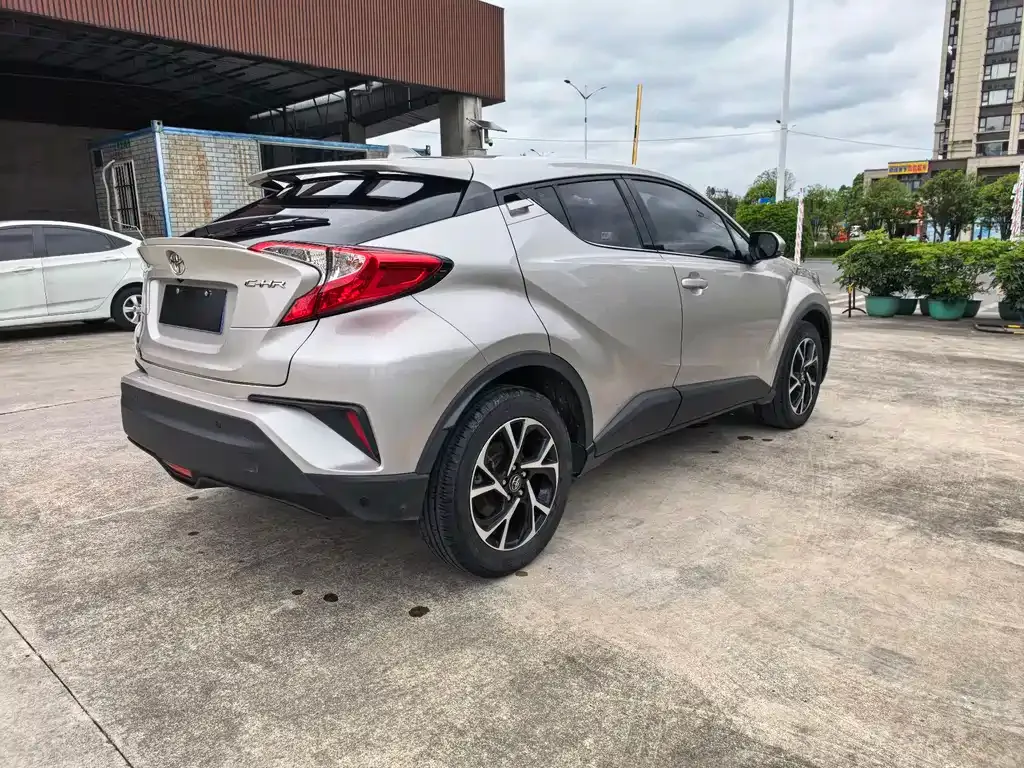 Toyota C-HR — фото 7