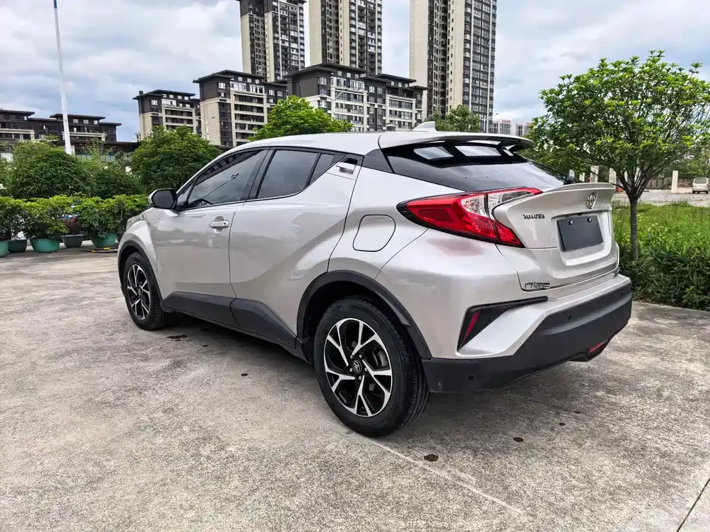 Toyota C-HR — фото 10