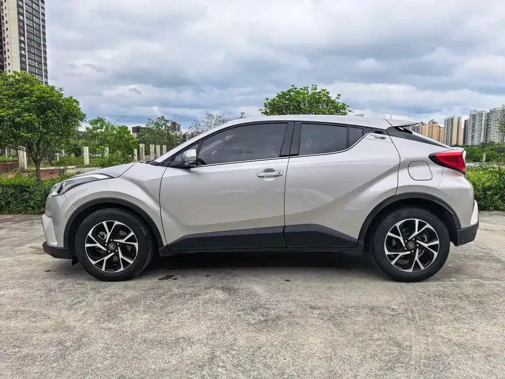 Toyota C-HR — фото 9