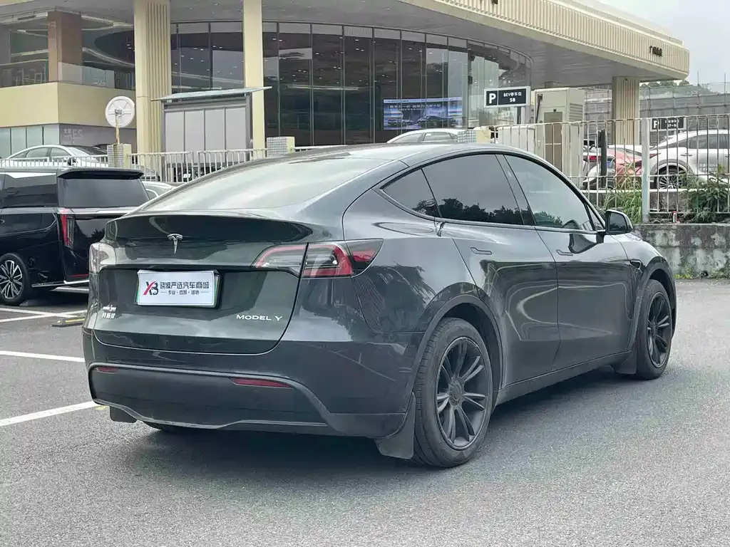 Tesla Model Y — фото 4