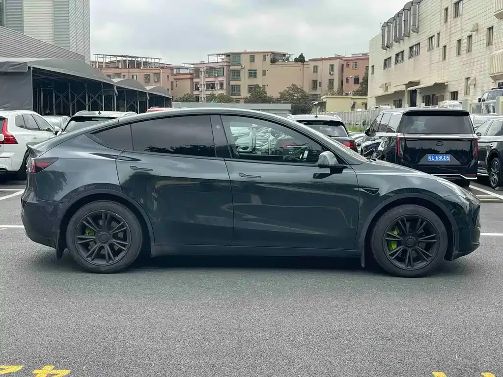 Tesla Model Y — фото 9