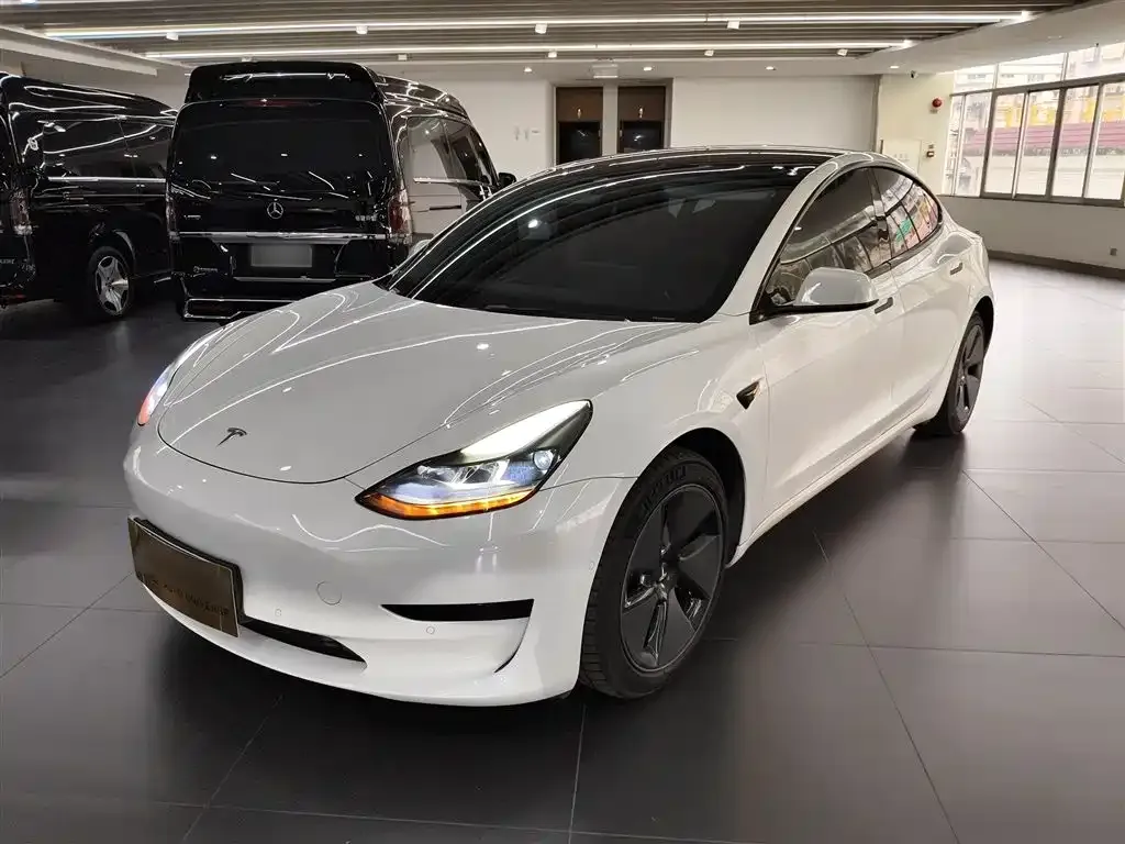 Tesla Model 3 — фото 4