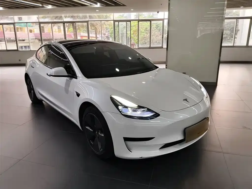 Tesla Model 3 — фото 8