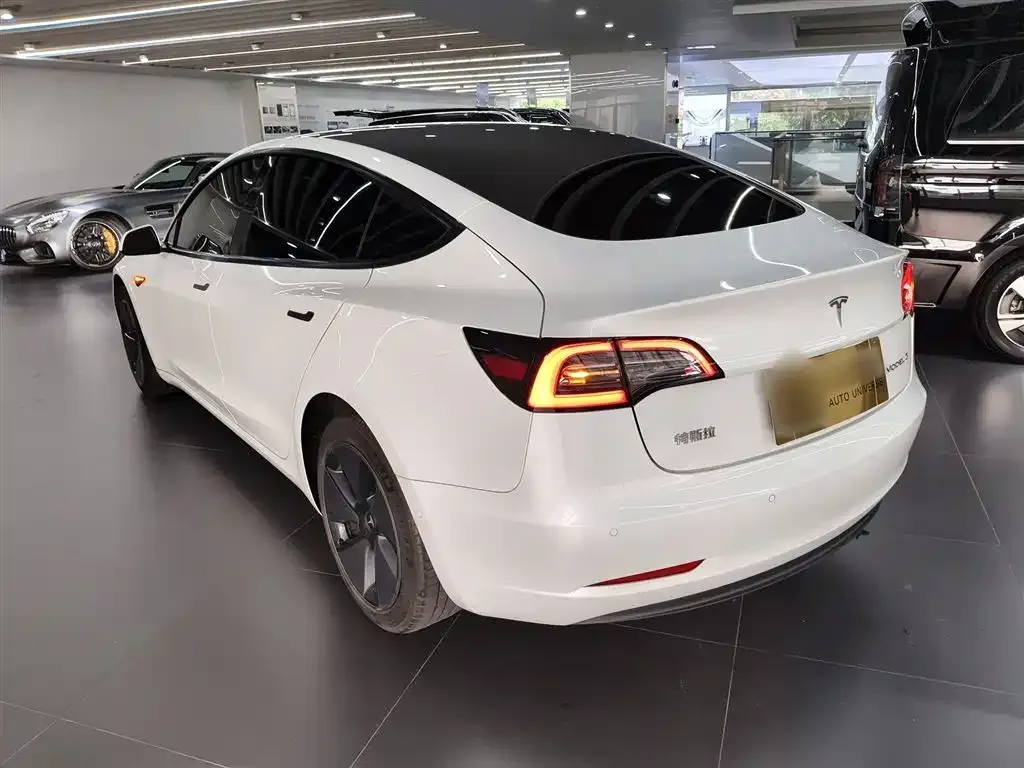 Tesla Model 3 — фото 5