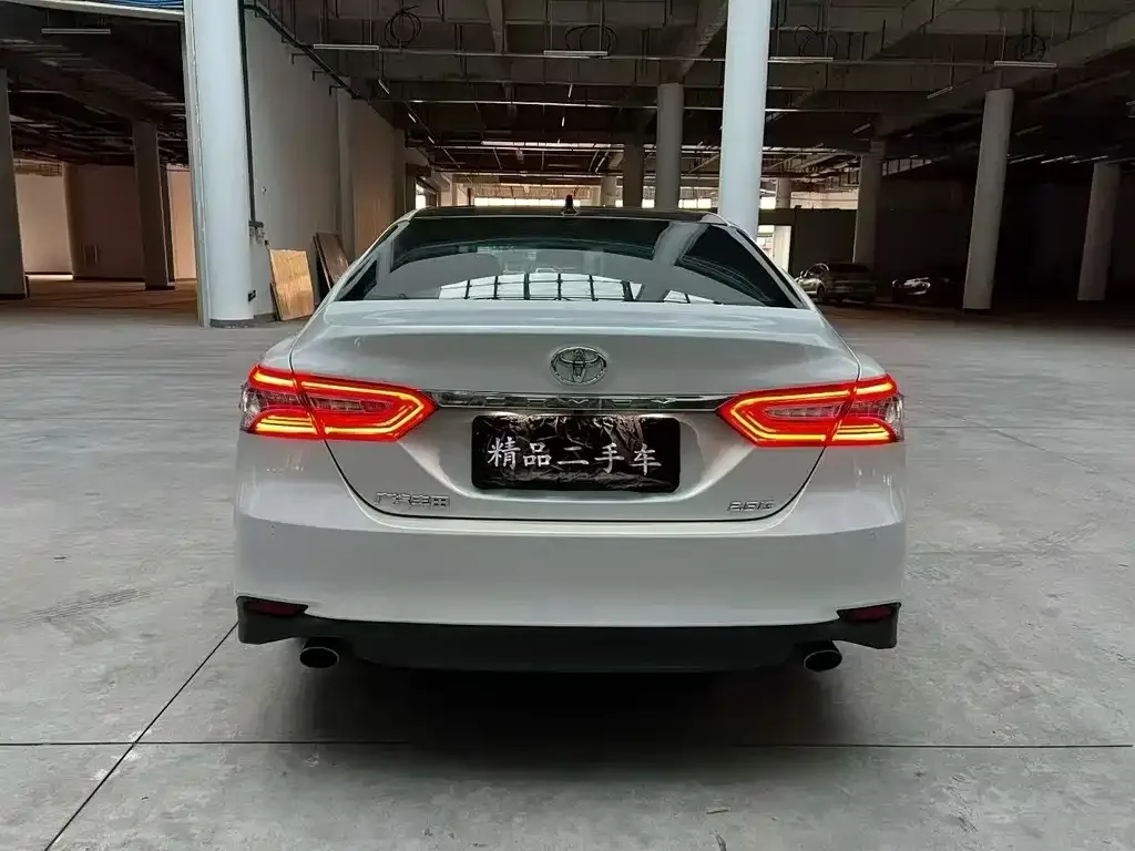 Toyota Camry — фото 5