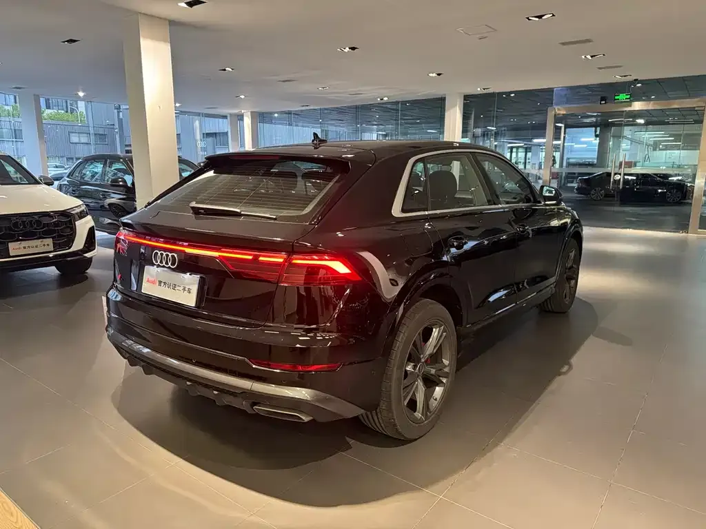 Audi Q8 — фото 9