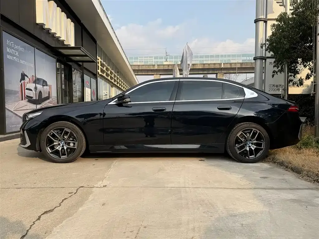 BMW i5 2025 из CN, фото 3