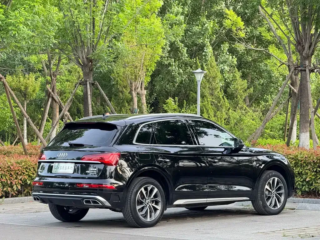 Audi Q5L — фото 10