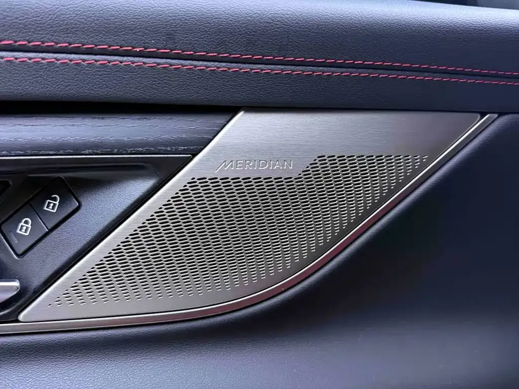 Jaguar XFL — фото 10