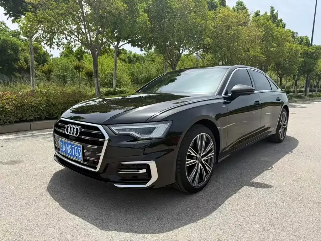Audi A6L — фото 1