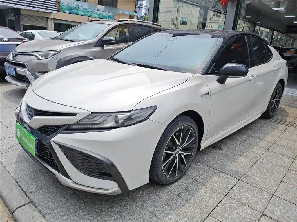 Toyota Camry — фото 9