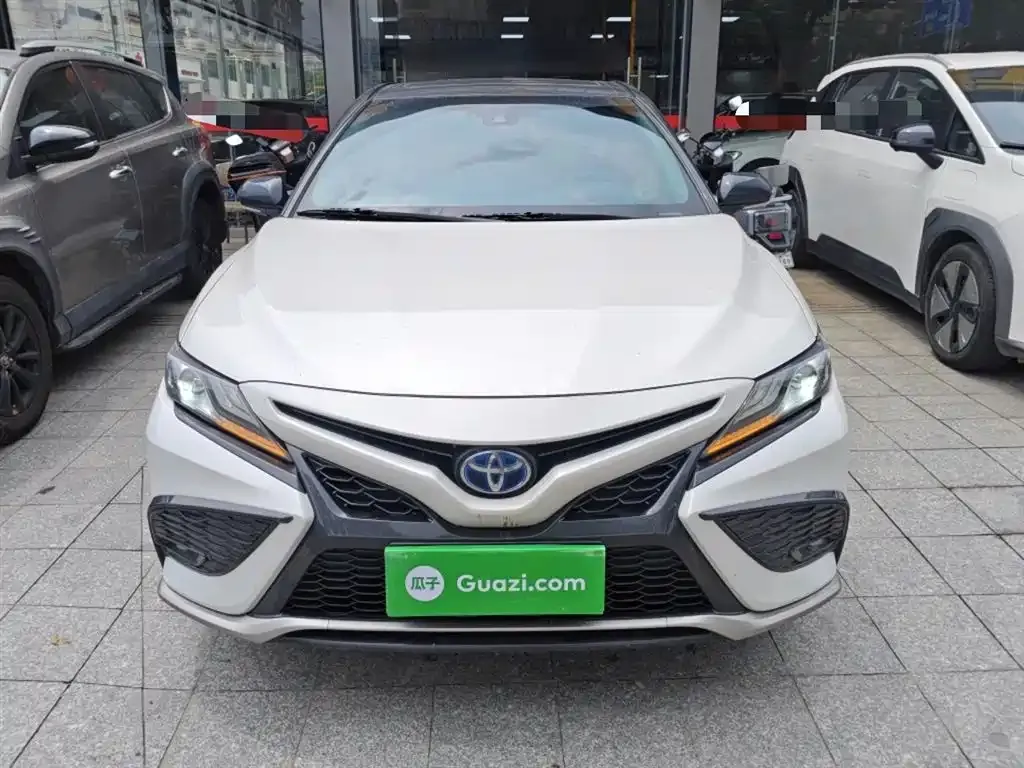 Toyota Camry — фото 5