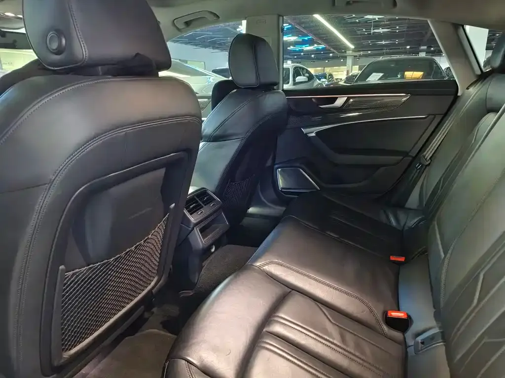 Audi A7 2021 из CN, фото 7
