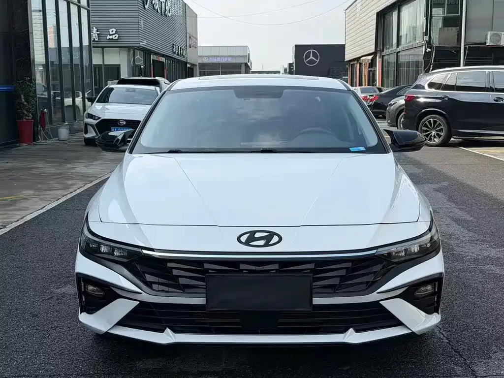Hyundai Elantra — фото 8