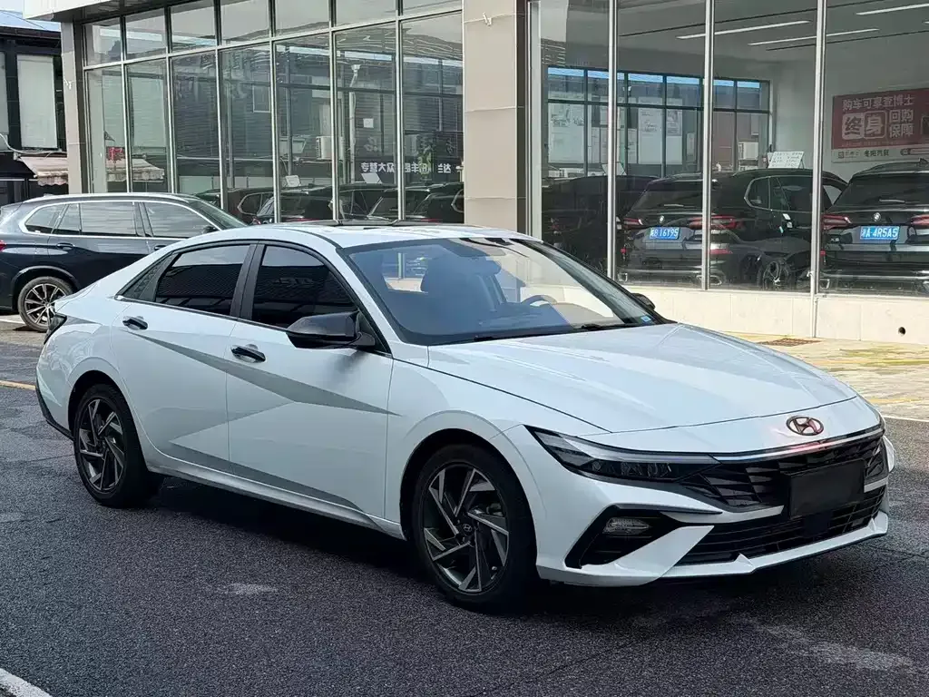 Hyundai Elantra — фото 10