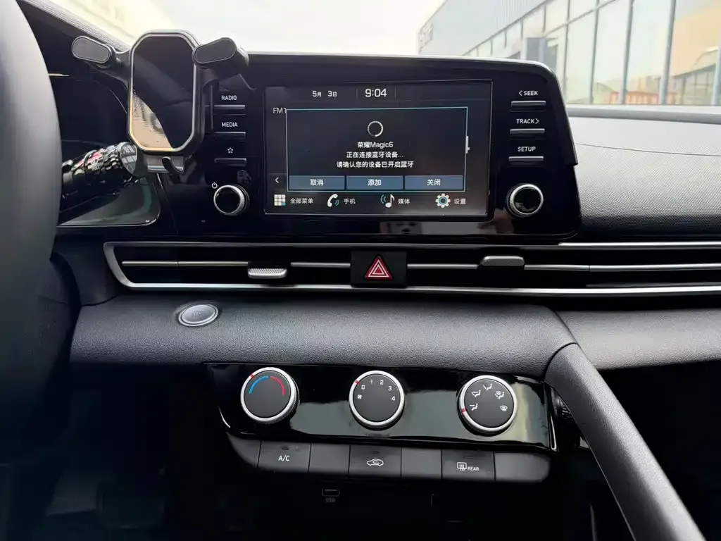 Hyundai Elantra — фото 7