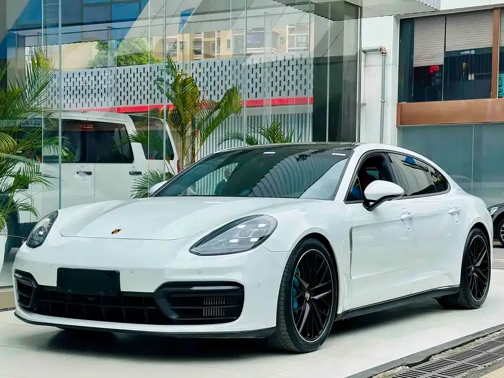 Porsche Panamera — фото 1