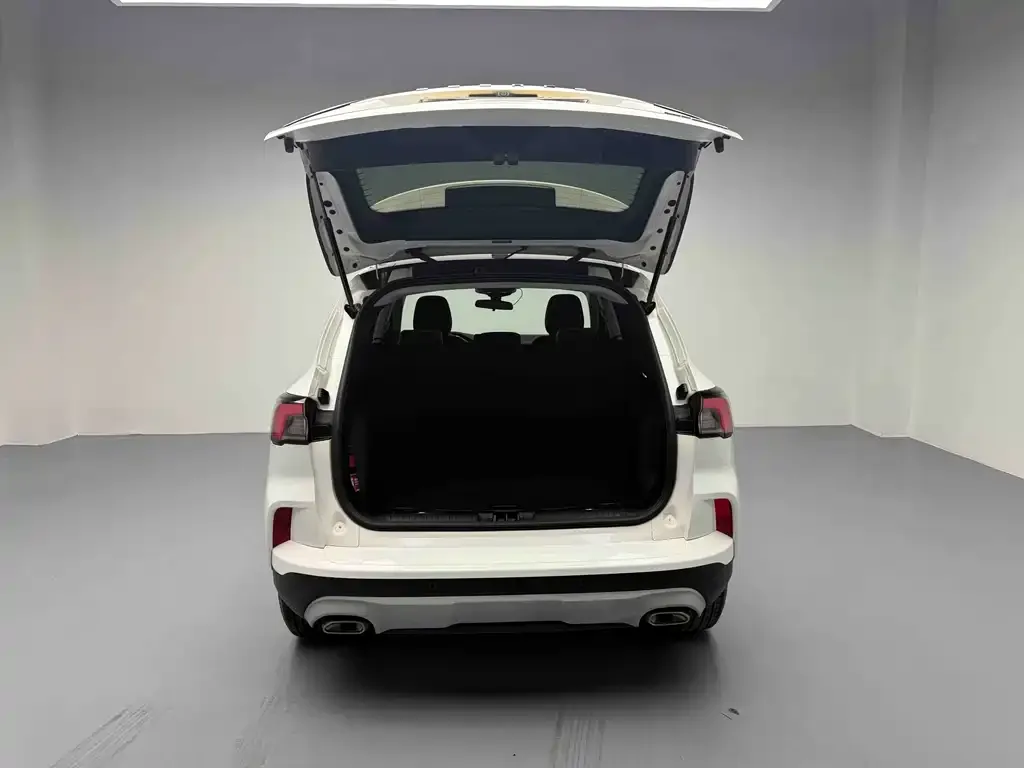Ford Escape 2023 из CN, фото 5