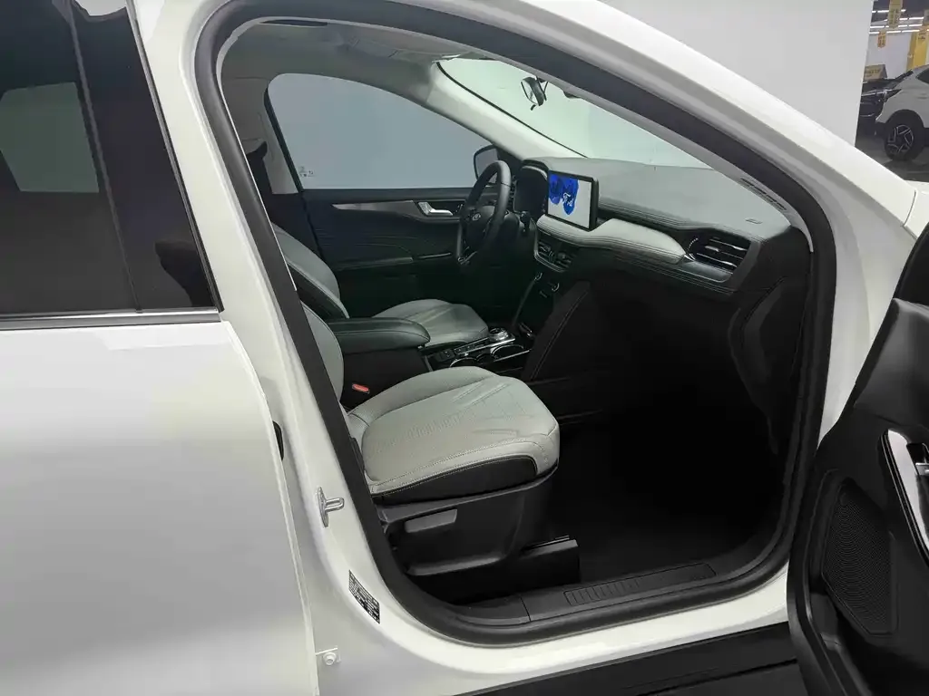 Ford Escape 2023 из CN, фото 8