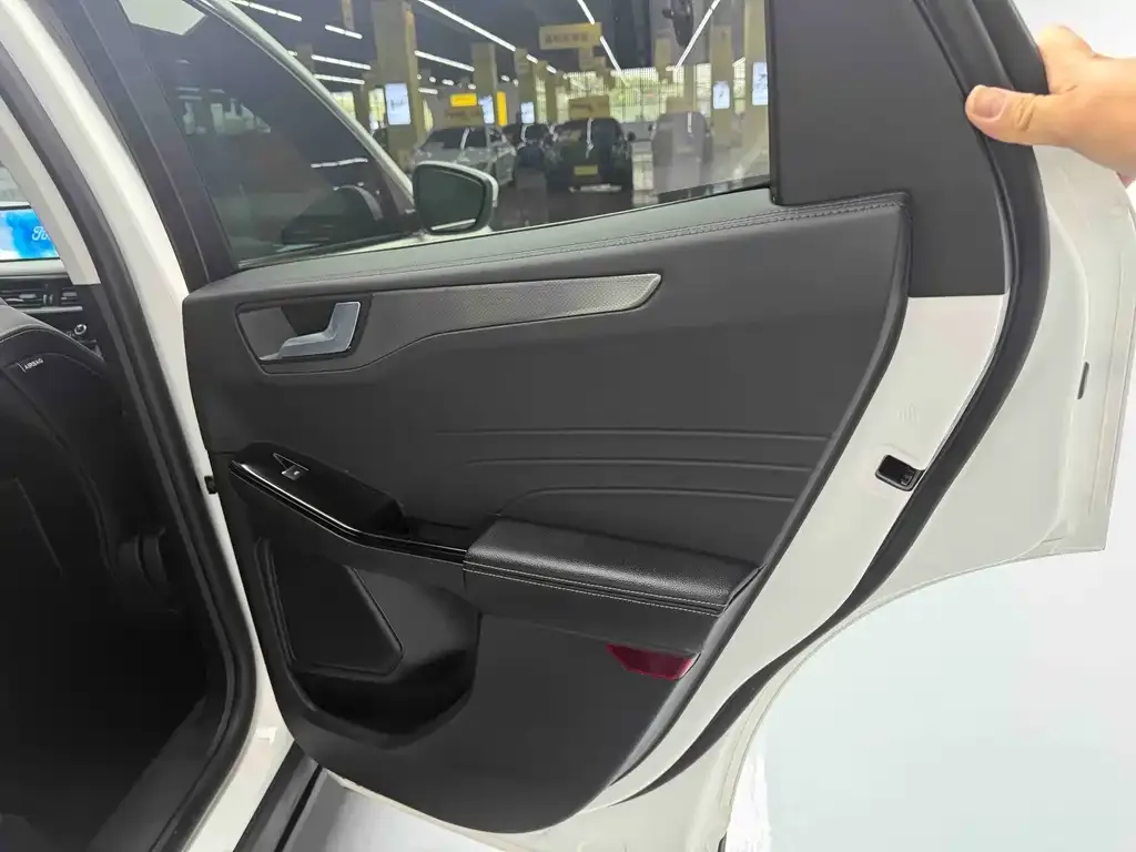 Ford Escape 2023 из CN, фото 10