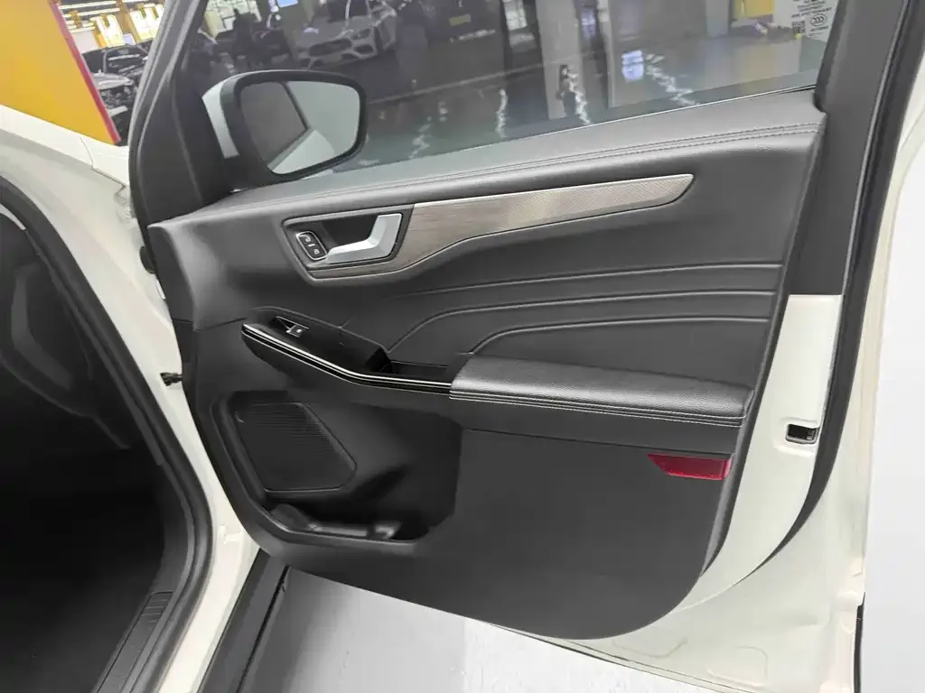 Ford Escape 2023 из CN, фото 9