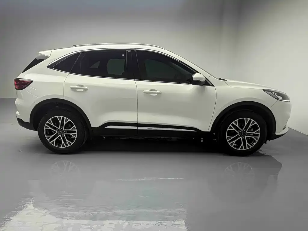 Ford Escape 2023 из CN, фото 2