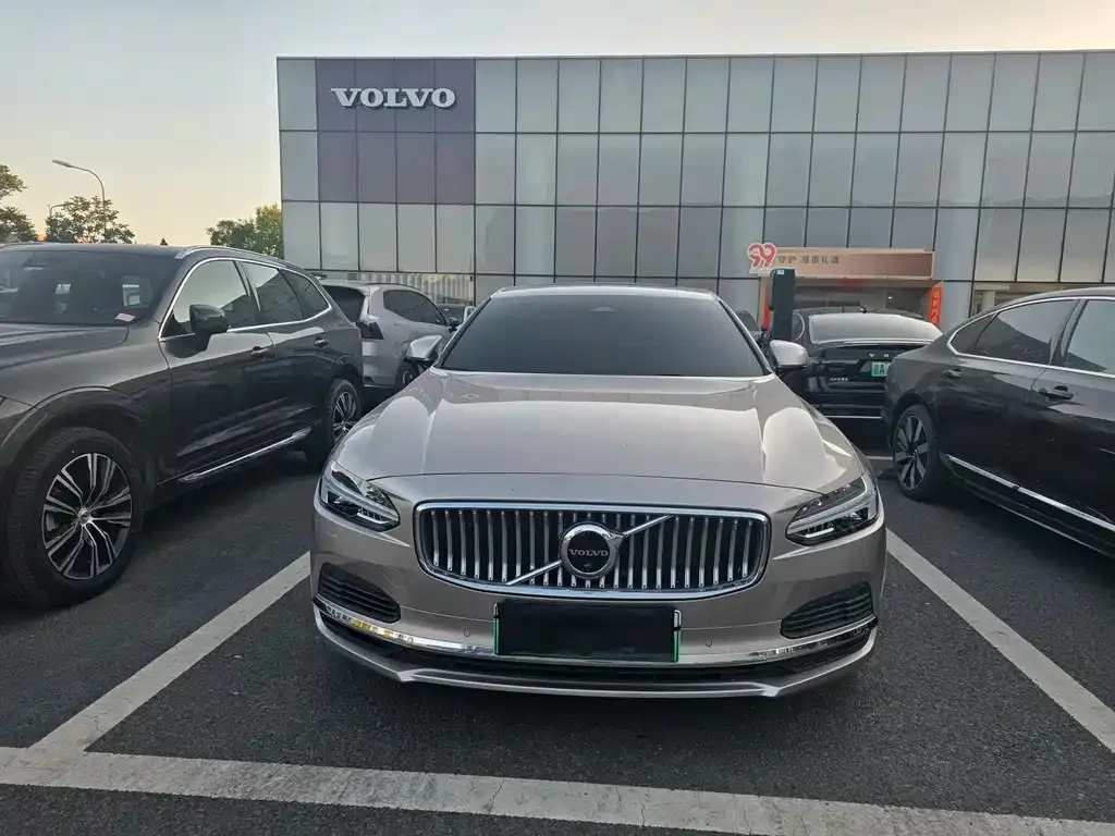Volvo S90 PHEV 2023 из CN, фото 4