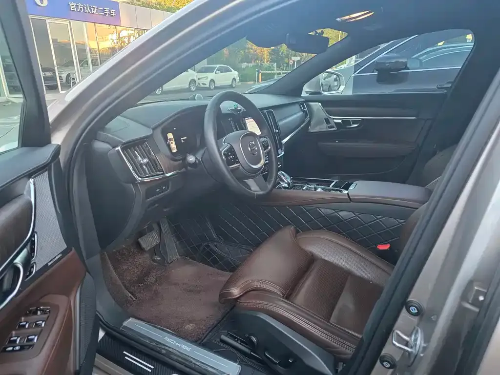 Volvo S90 PHEV 2023 из CN, фото 3