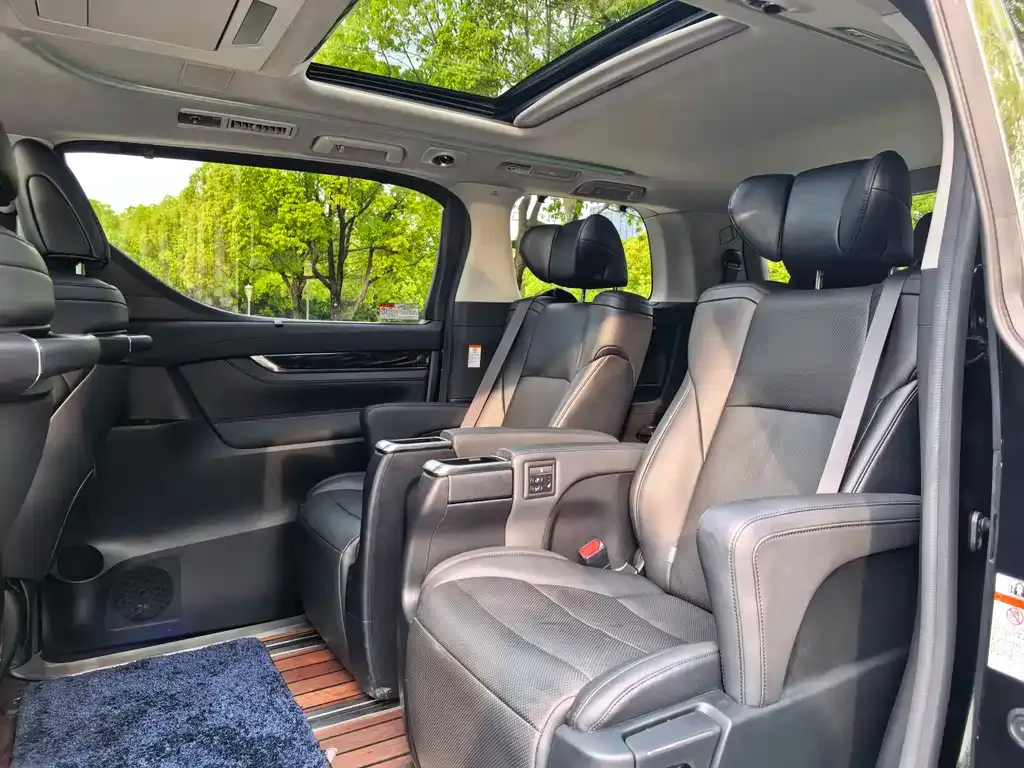 Toyota Vellfire 2021 из CN, фото 5