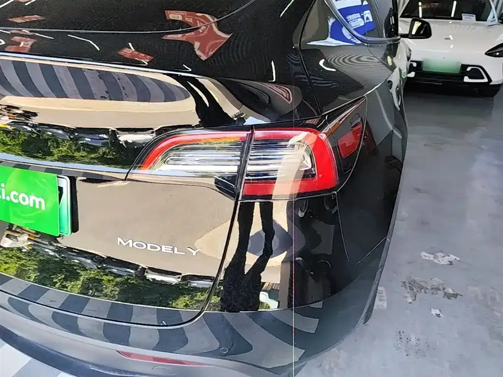 Tesla Model Y — фото 9