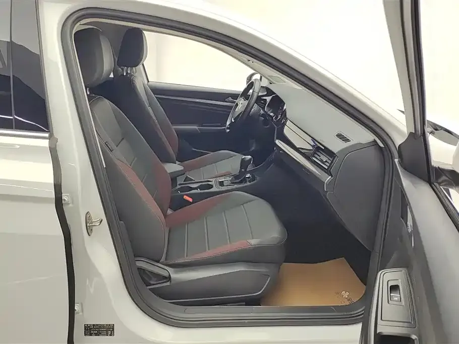 Volkswagen Bora 2021 из CN, фото 4