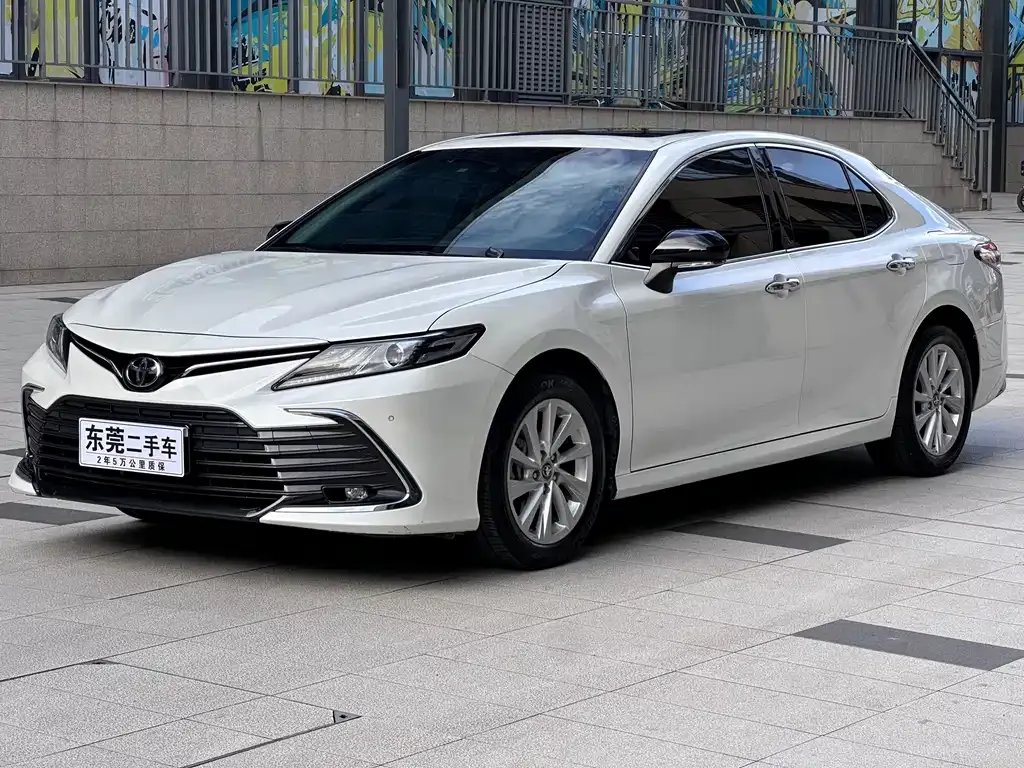 Toyota Camry — фото 1