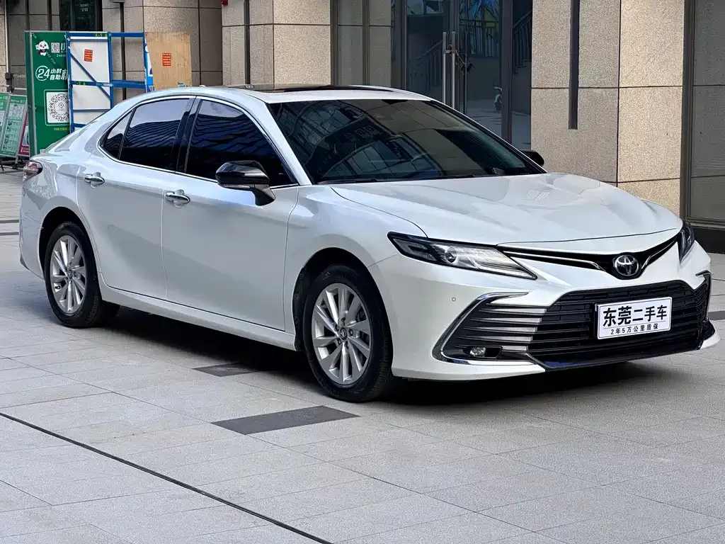 Toyota Camry — фото 3