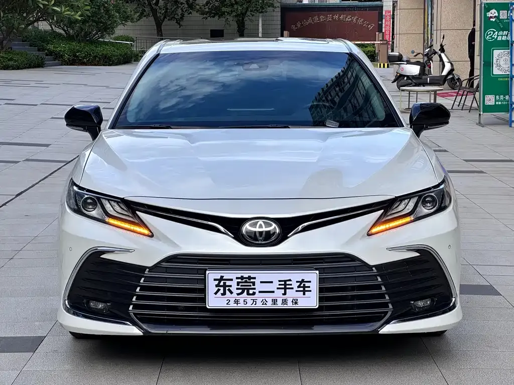 Toyota Camry — фото 2