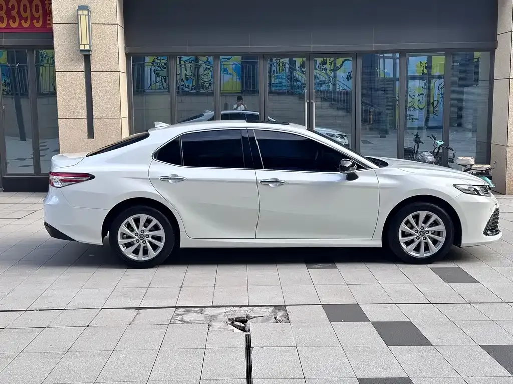 Toyota Camry — фото 7