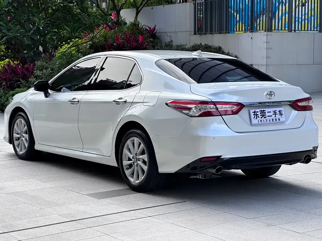 Toyota Camry — фото 9