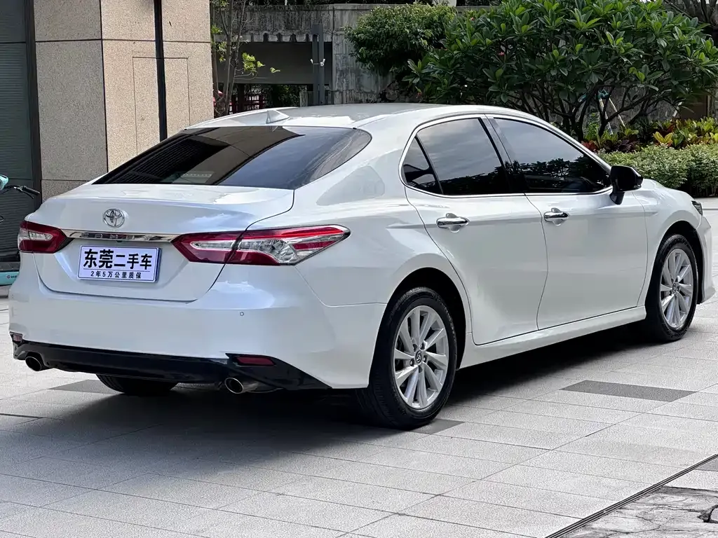 Toyota Camry — фото 8